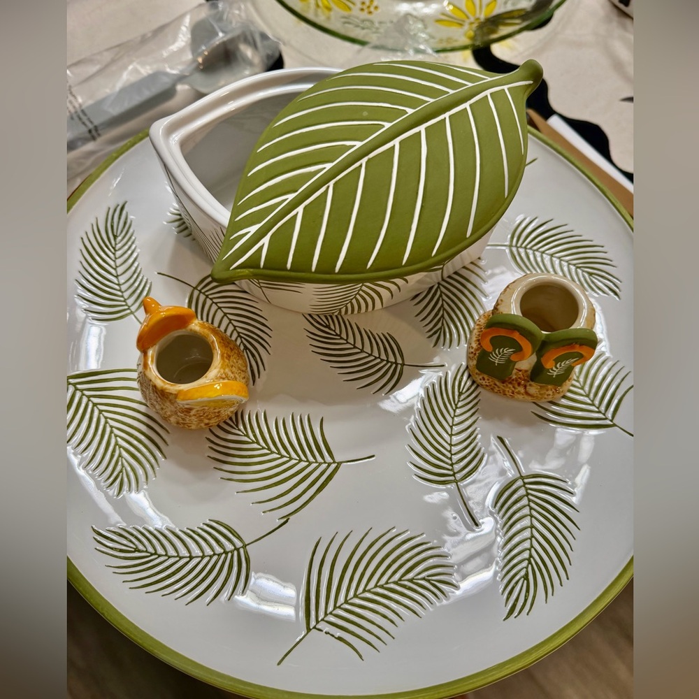 TEMP-TATIONS By Tara Green Leaf Ceramic Serveware Set Tray with Dip Dish 4 piece
